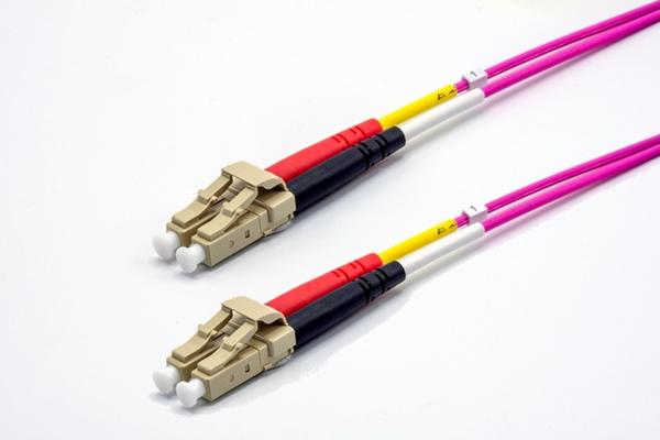 Jarretière zip 2,0mm OM4 50/125 LC-UPC/LC-UPC LSZH magenta 0,5m