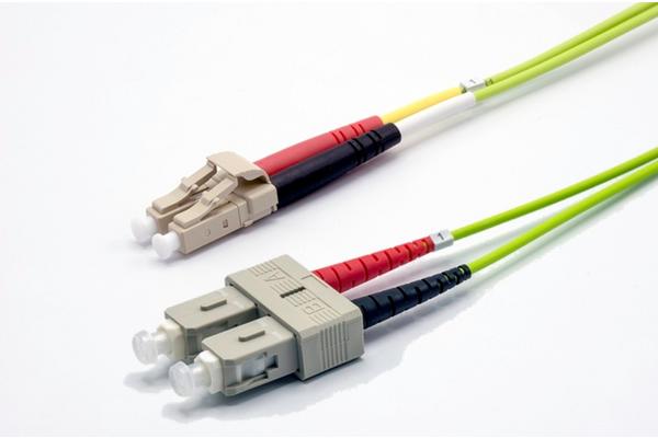 Jarretière zip 2,0mm OM5 50/125 SC-UPC/LC-UPC LSZH lime 50m