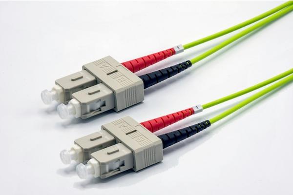 Jarretière zip 2,0mm OM5 50/125 SC-UPC/SC-UPC LSZH lime 1m