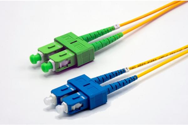 Jarretière zip 2,0mm OS2 G652D SC-APC/SC-UPC LSZH jaune 5m