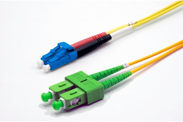 Jarretière zip 2,0mm OS2 G652D SC-APC/LC-UPC LSZH jaune 15m