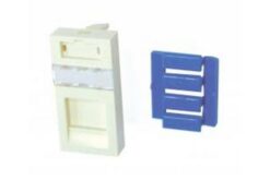 Plastron Netconnect simple 22,5x45 sortie inclinée à volet, blanc